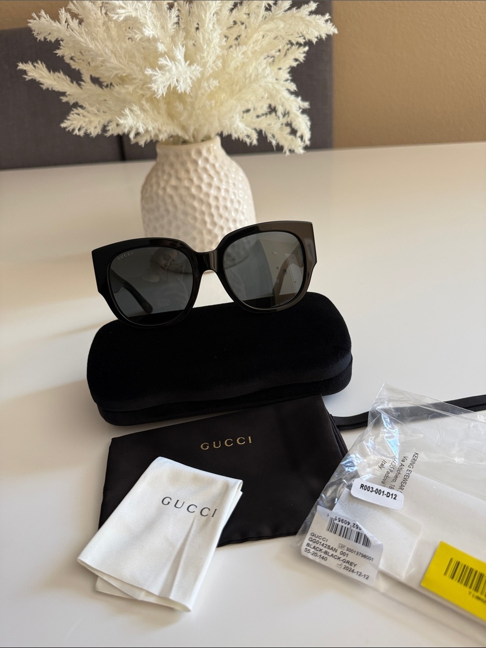 NWT , Gucci Women’s GG0142SAN  55mm Sunglasses black & gold - Picture 4 of 9